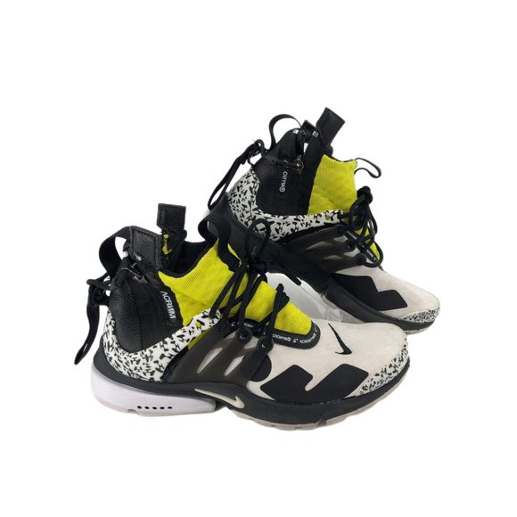 Nike White & Black Athletic SneakersBoys Size 4